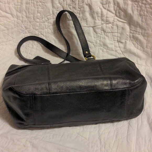 Coach Purse Nice All Season - Picture 3 of 6